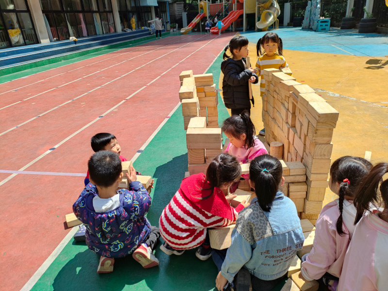 郴州市蘇仙區(qū)博頓幼兒園堆積木